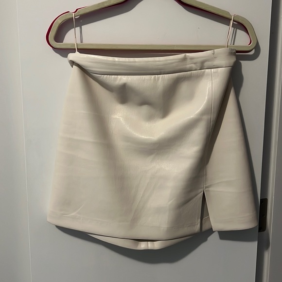 Wilfred Vegan Leather Cream Patio Skirt - Picture 1 of 3